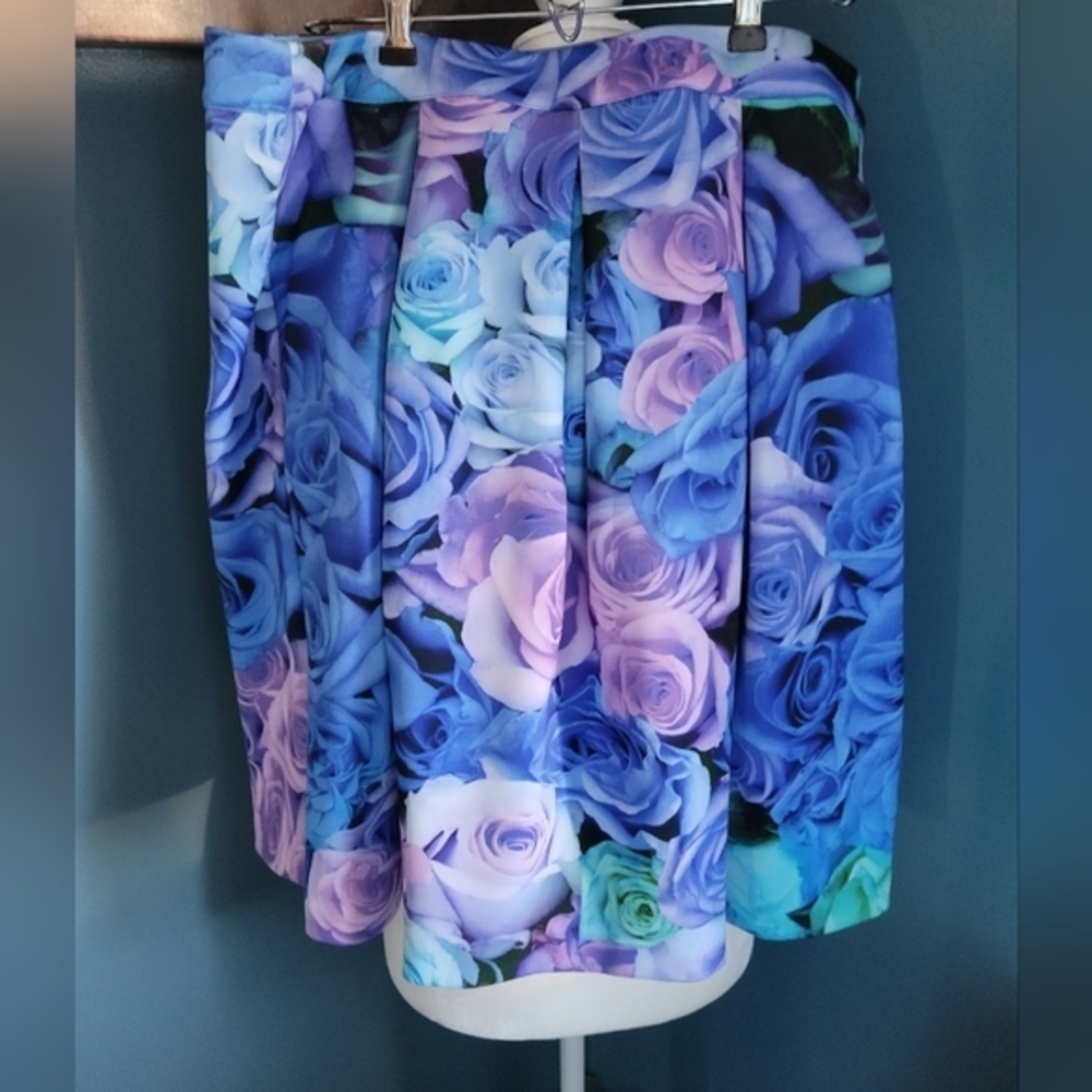 Isaac Mizrahi Live size 14 floral pleated skirt